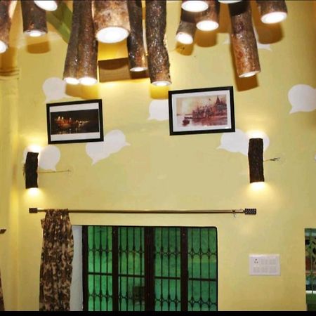 Monalisa Hostel Варанаси Екстериор снимка