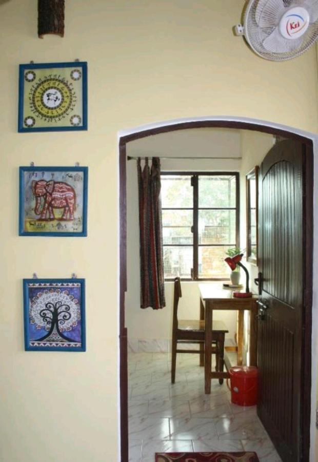 Monalisa Hostel Варанаси Екстериор снимка