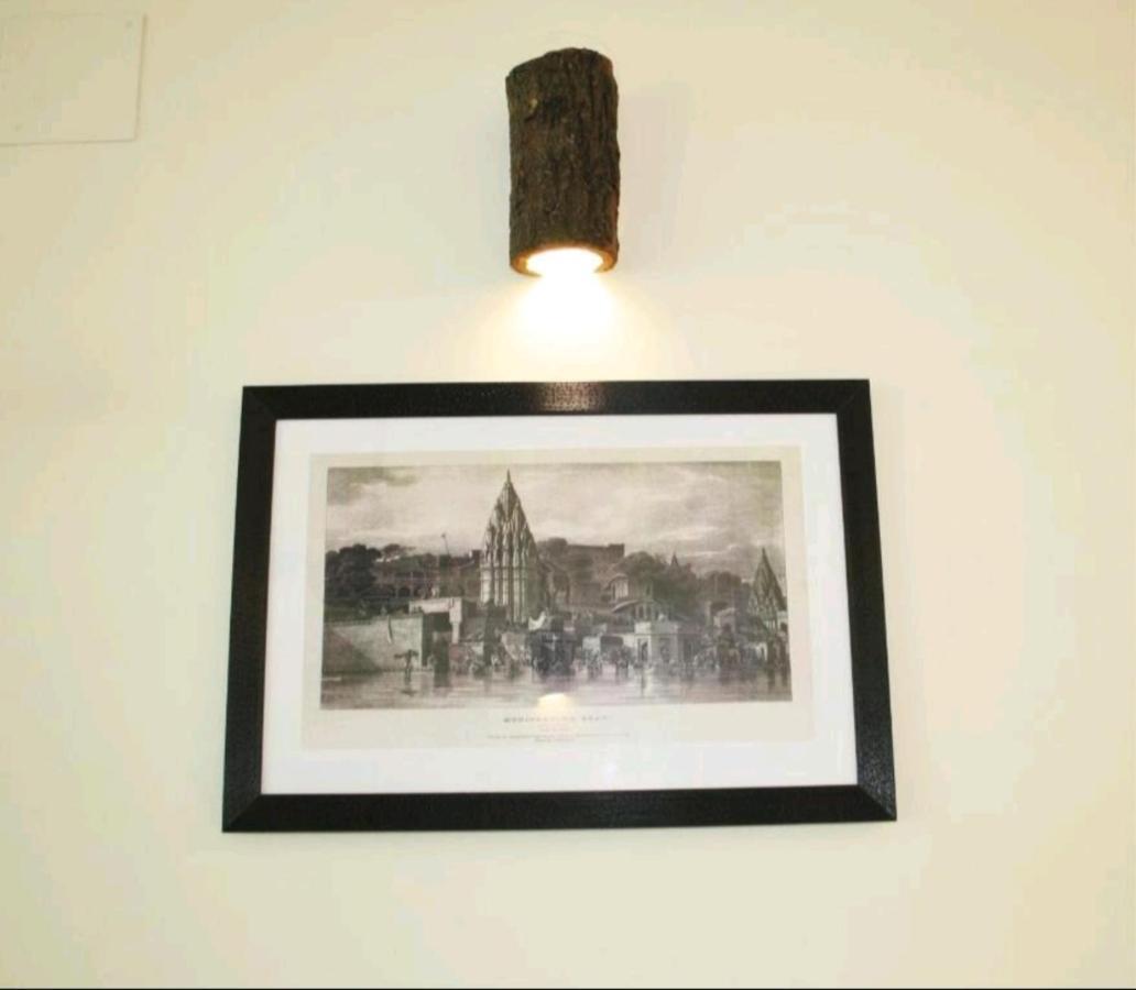 Monalisa Hostel Варанаси Екстериор снимка