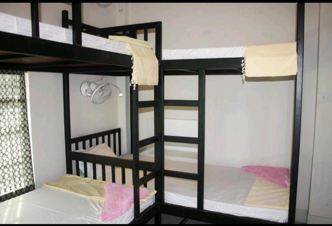 Monalisa Hostel Варанаси Екстериор снимка