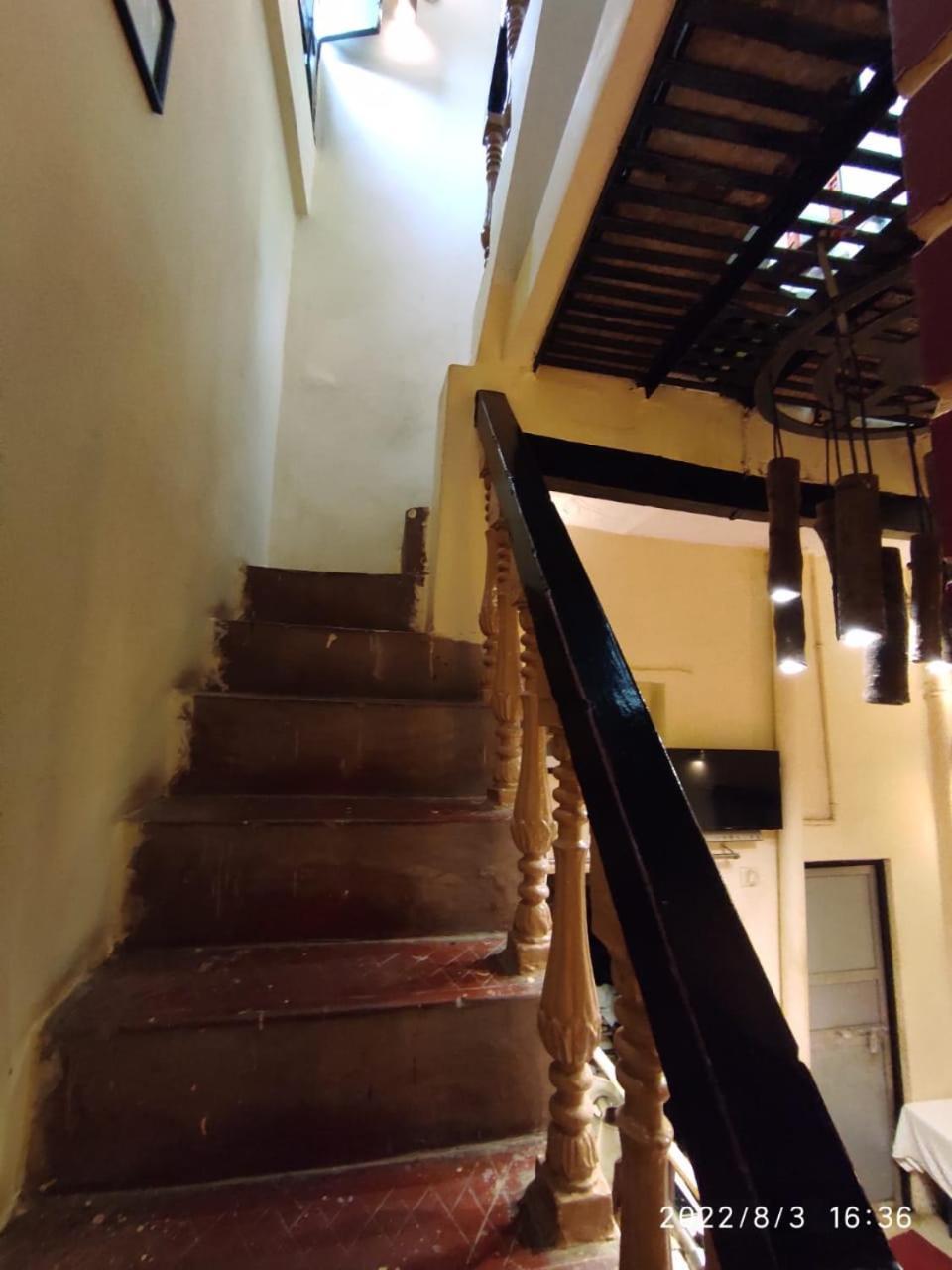 Monalisa Hostel Варанаси Екстериор снимка