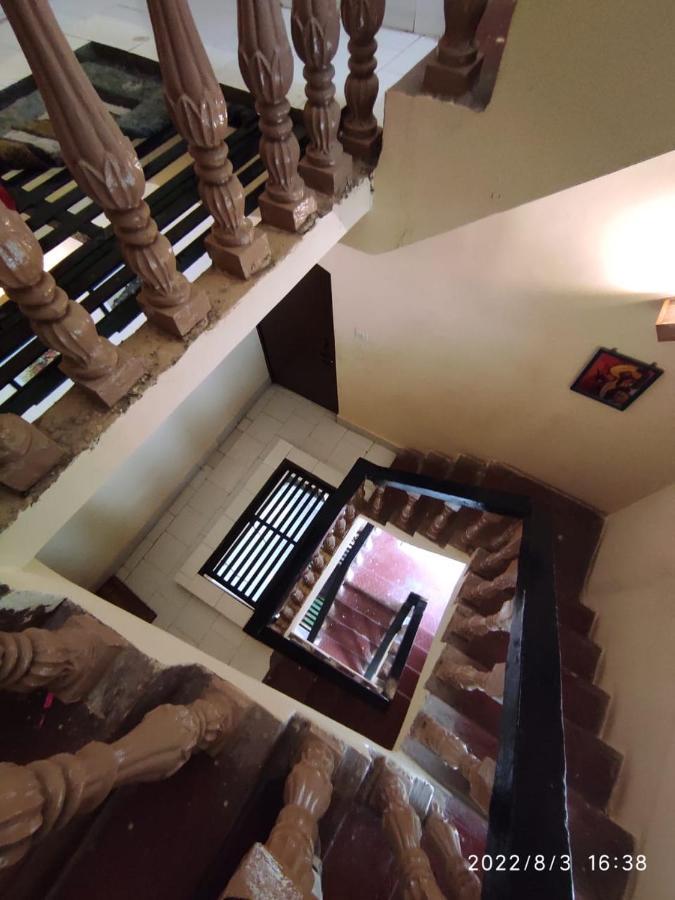 Monalisa Hostel Варанаси Екстериор снимка